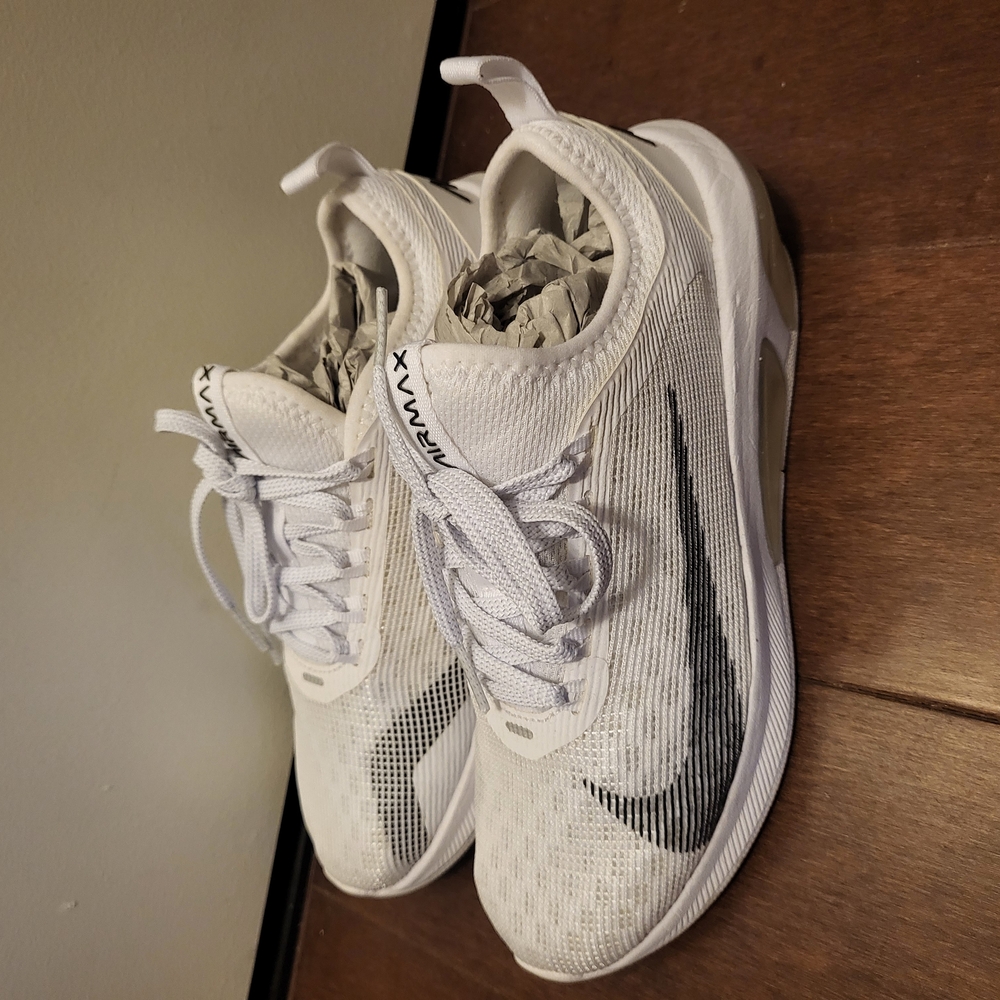 New NIKE White and Black Nike Sneakers Size 6 Women